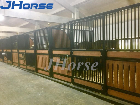 Graneros de caballo europeos de madera de bambú de 10 pies con la puerta deslizante