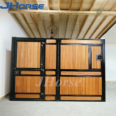 Establos temporales de bambú de acero del caballo Q235 con altura de la ventana los 2.2m de la puerta