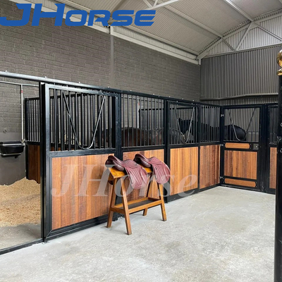 Pulverice las paradas europeas interiores del caballo de la capa los 2.5m-4.0m con Front Sliding Doors