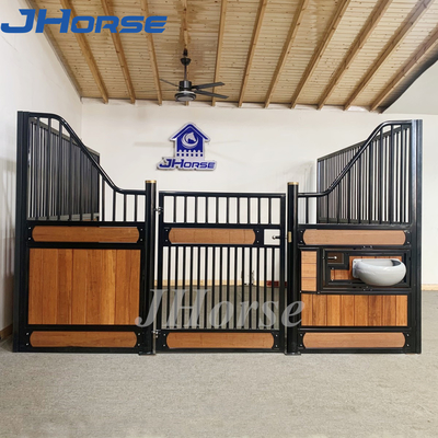 El acero inferior obstruye la capa del polvo del 12ft Mesh Horse Stall Fronts Plastic