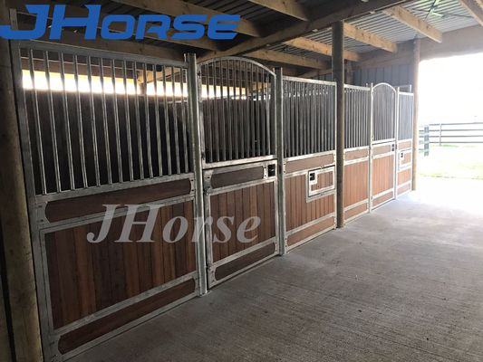 La parada interior del caballo de la estructura preparada de antemano ecuestre de la fuente artesona el establo simple los 4.0m del caballo