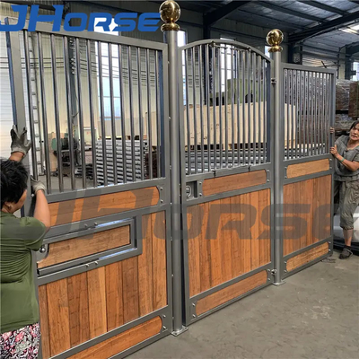 Caja estable del caballo lujoso con el OEM de la puerta deslizante portátil