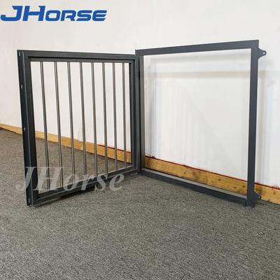 Puerta de granero de caballo de relleno de bambú prefabricada de acero Windows con bisagras para requisitos particulares
