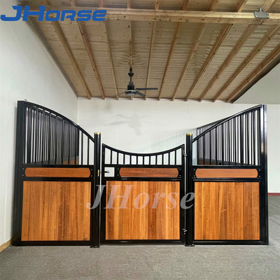 Estándar europeo de construcción de caballos Galvanizado hierro parrilla puerta giratoria de bambú