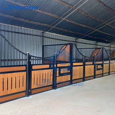 Estaciones de caballos modulares y personalizadas de acero Q235 Q235B y materiales de madera resistentes a la intemperie