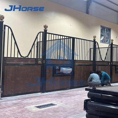 Estaciones de caballos europeas resistentes a la intemperie para granjas de madera de pino o plástico y diseño duradero