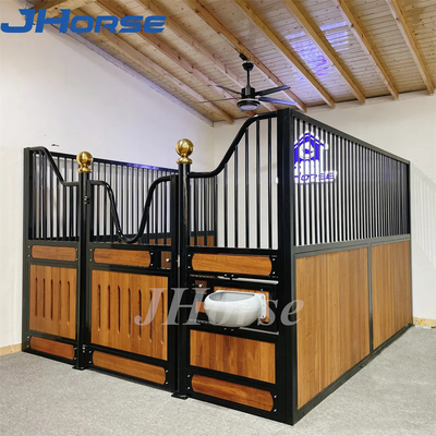 Frentes estables para caballos de Europa Paneles de acero Q235B Madera Estancias a prueba de intemperie Tamaño personalizado