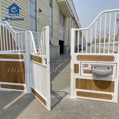 Práctico caballo estable / caballo de caballo fácil de instalar fuerte y hermoso tejido soldado para granjas