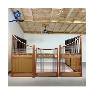 Establo de caballos hecho de madera de bambú