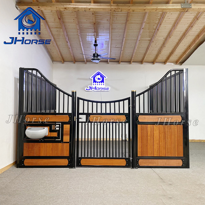 Puertas estables para caballos con revestimiento en polvo de acero Palletos de madera para caballos de granja
