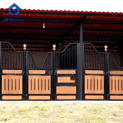 Estabilidad de caballo de acero y bambú personalizable con puerta giratoria o puerta corredera