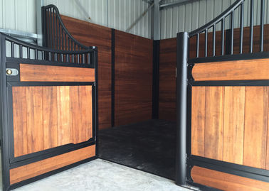 Paradas modulares del caballo del metal con los cierres y embarque para los graneros de caballo pre construidos