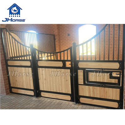 Bajo costo Granja de caballos Madera de pino productos de caballos galvanizados caballo caballo puerta de entrada para caballos establo con alimentador