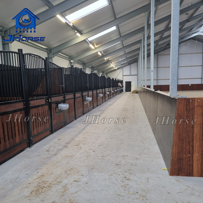 Bañada en caliente galvanizado caballo portátil estable con bajo mantenimiento y puerta oscilante personalizable