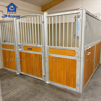 Panel de cabina de caballo con caballo caliente estable