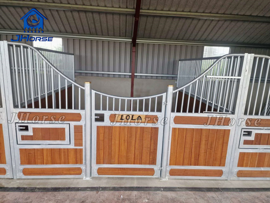 Caja de caballos con puerta corredera