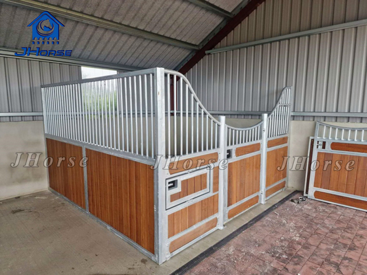 Puertas corredizas Estaciones europeas para caballos para una gestión duradera y elegante