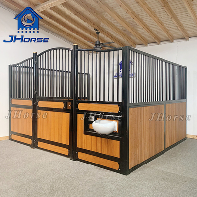 Largura y altura espaciosos Caballo estable para el alojamiento duradero de los caballos