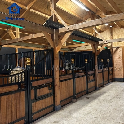 Tratamiento de la superficie de los establos de caballos con revestimiento en polvo