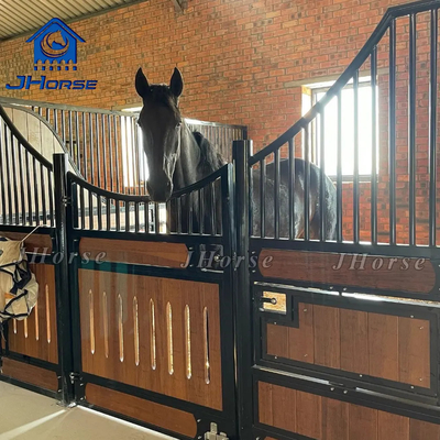En el interior de Europa Prefabricado Durable Popular Caballo Popular Cómodo Caballo Estable Caja